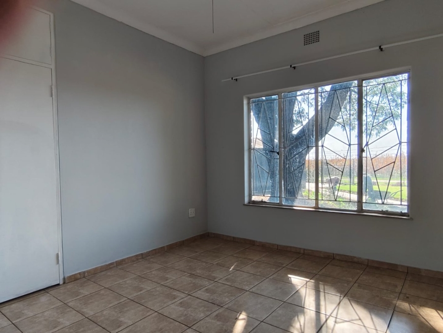 To Let 4 Bedroom Property for Rent in Hartbeesfontein North West